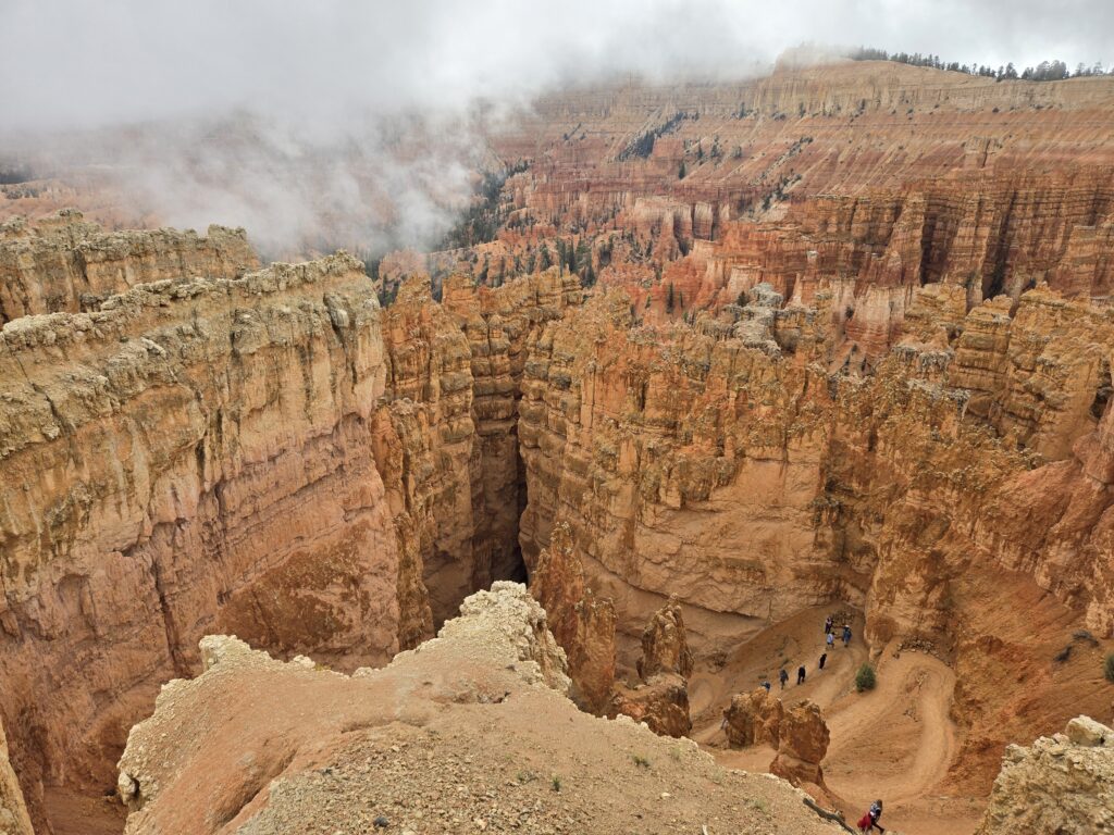 Hikers in Bryce Canyon