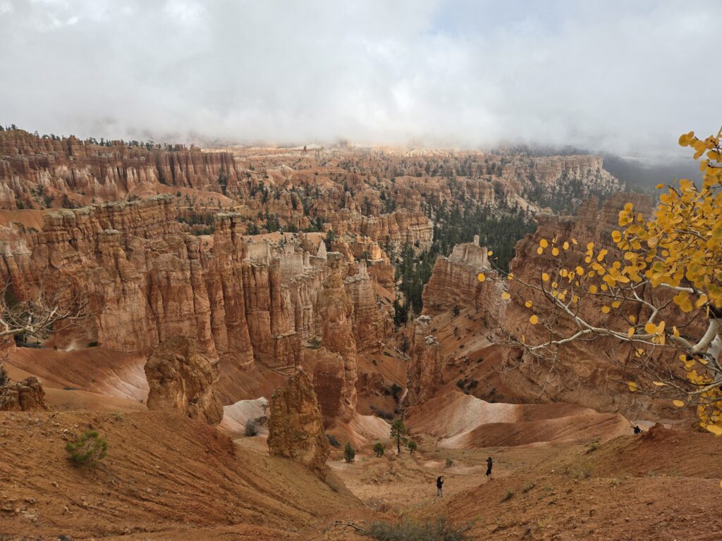 Hikers in Bryce Canyon