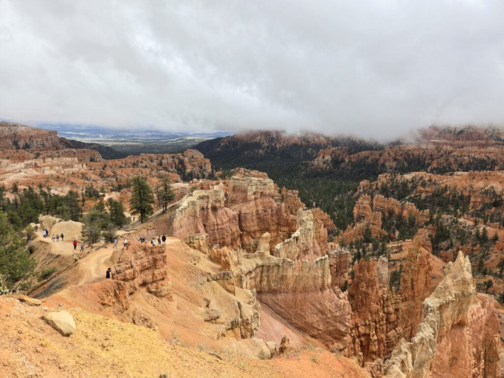 Hikers in Bryce Canyon